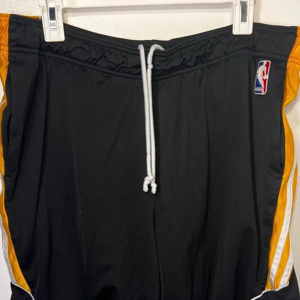 Los‎ Angeles Lakers Adidas Trefoil Stripe Black Gold Shorts M, Oversized